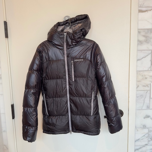 PATAGONIA Women's Black Down Hooded Coat/Jacket, "Fitz Roy" Style, LIKE NEW - Picture 1 of 7